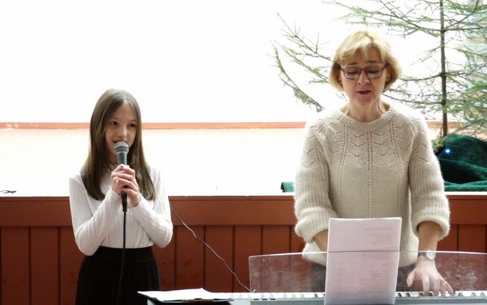  Kalėdų giesmes atlieka Adrija Sinkevičiūtė ir Daiva Laniauskienė (video)