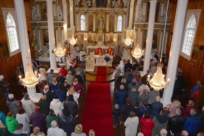  Marcinkonyse pagal senąsias tradicijas švęsti Simajudo atlaidai ir pašventintas kaimo simbolis – kryžius (foto)