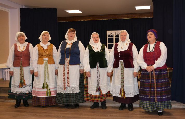  Legendinis Margionių klojimo teatras žiūrovus pradžiugino spektaklio „Kuprotas oželis“ premjera Marcinkonyse (foto)