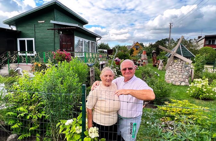  Senjorai Algimantas ir Aldutė Jurgilai savo laiką ir pinigus investuoja į kolektyvinio sodo grožį