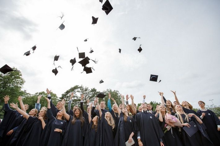  Alytaus rajono savivaldybė didina paramą aukštųjų mokyklų studentams ir profesinių mokyklų mokiniams