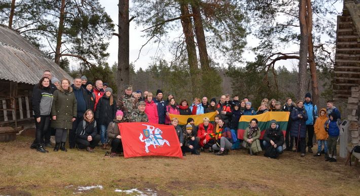  Vasario 16–osios  pėsčiųjų žygiu marcinkoniškiai pagerbė Dzūkijos partizanus (foto)