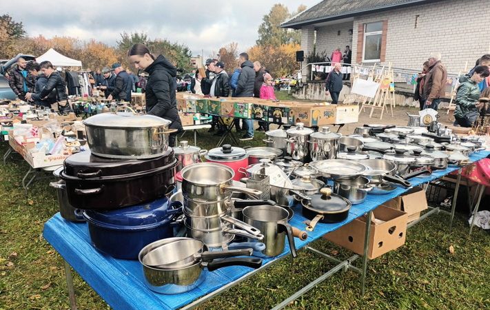  Makniūnų Bagažinių turgelyje dosniai aukota beglobiams gyvūnams (video)