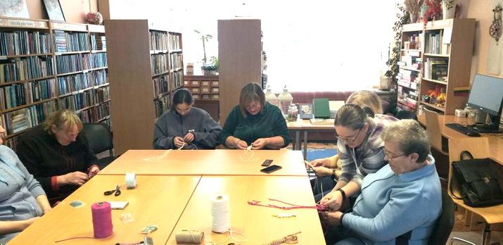  Puodžiuose susipažinta su Makrame technika