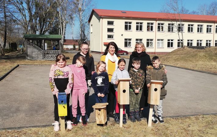  Dubičių kaimo vaikai šventė Žemės dieną  ir paukščių sutikimą gamtoje