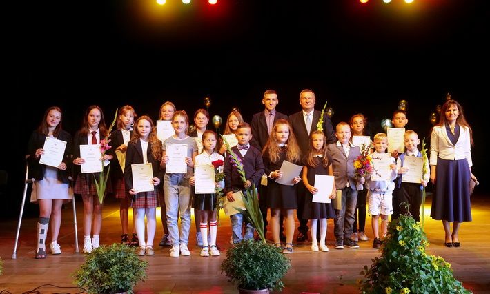  Šauni Simno gimnazijos mokinių Rugsėjo 1-osios šventė-2022 (foto+video)