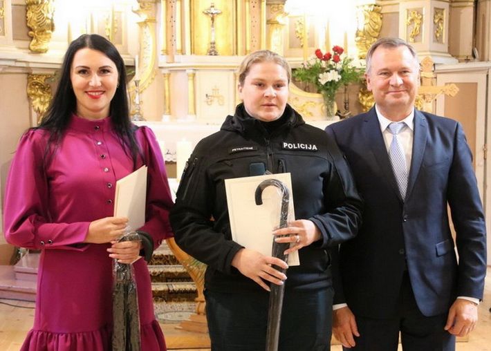  Alytaus rajono savivaldybės vadovai pasveikino policijos pareigūnus, policija dėkojo seniūnams