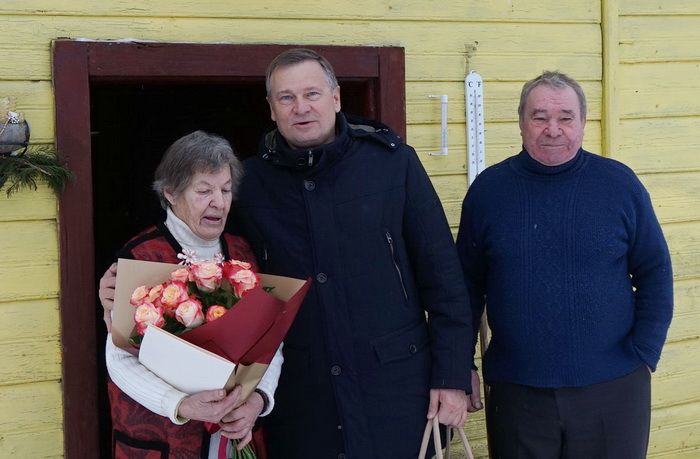  Raitininkų kaime pagerbta liaudies dainų puoselėtoja Aldona Kalvinskienė