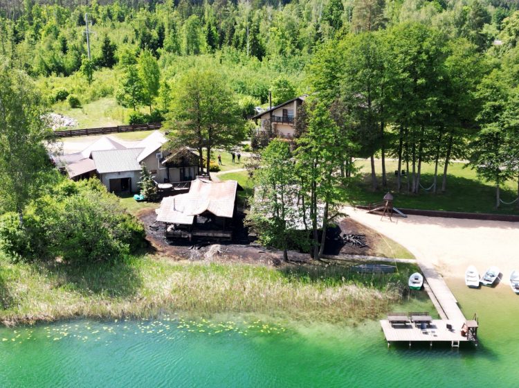  Varėnos rajone degė vila „Ūla“