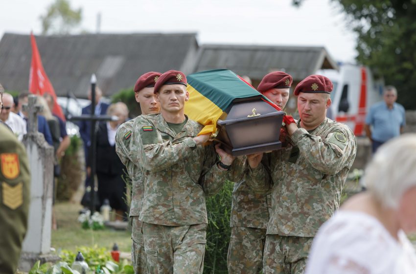  Dzūkijos partizanai Juozas Barkauskas ir Petras Bankieta po daugiau nei 70 metų sugrįžo namo amžinam poilsiui