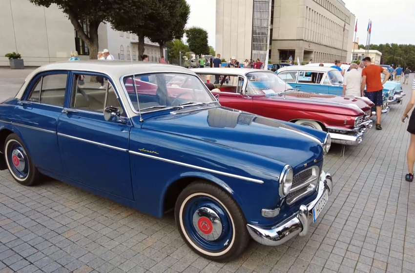  Alytuje puikavosi išskirtiniai Biržų senovinių automobilių klubo „Klasika” eksponatai  (video)