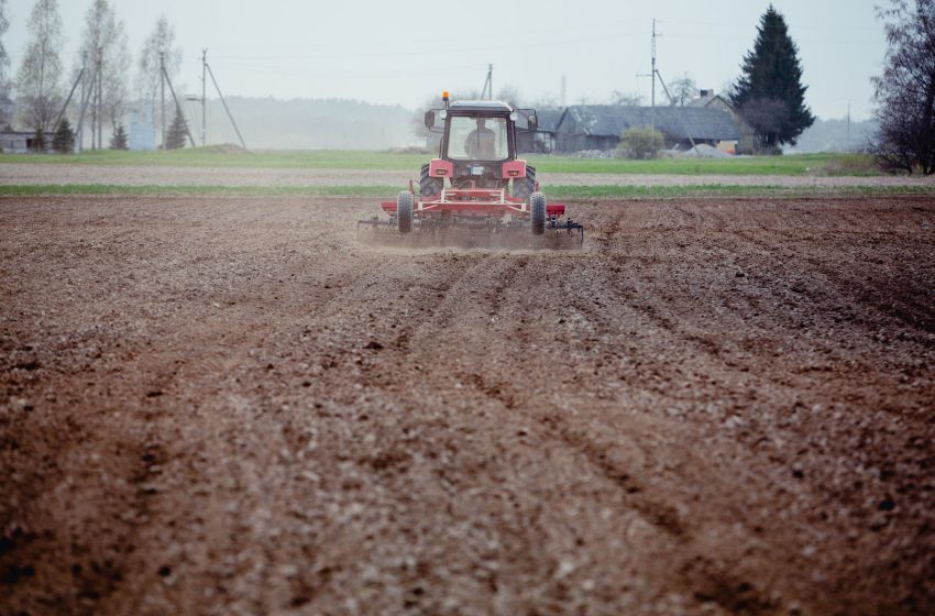 Jaunieji ūkininkai įžvelgia grėsmę – Lietuvoje apie 10 proc. ūkininkų valdo apie 80 proc. šalies žemių