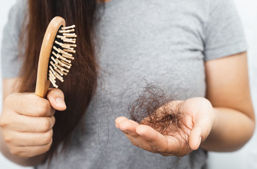  Kiek plaukų prarasti per dieną yra normalu, o kada dėl jų slinkimo reikėtų susirūpinti?