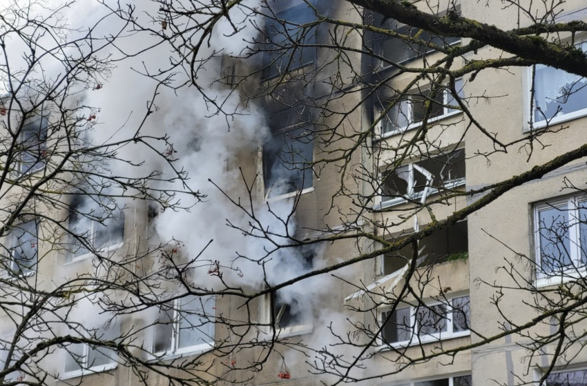  Neabejingi žmonės kviečiami padėti nukentėjusiems nuo sprogimo Vilniaus daugiabutyje