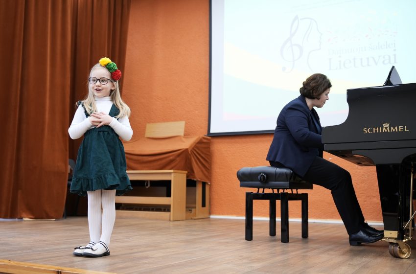  Alytaus muzikos mokyklos konkursas „Dainuoju šalelei Lietuvai“ (foto+video)