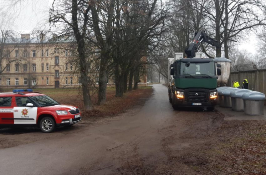  Nesaugi švenčių pusė: Alytaus gatvėse liepsnojo konteineriai