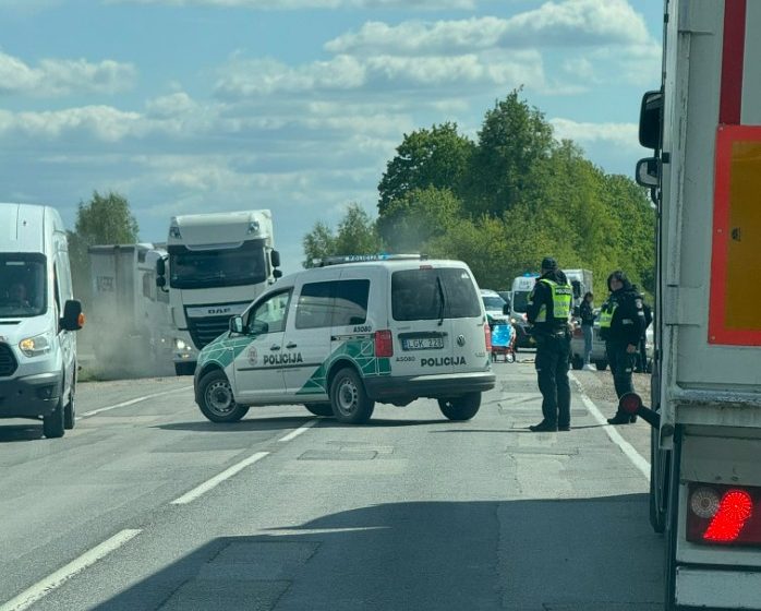 Avarijoje Kauno-Prienų kelyje nukentėjo motociklu važiavę asmenys