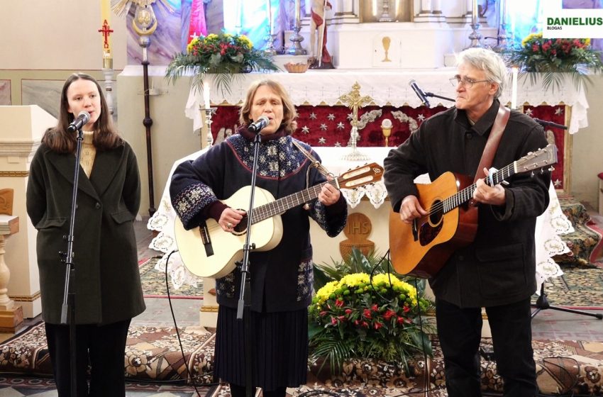 Vaicenavičių šeima – Aš žiūriu į Tave (video)