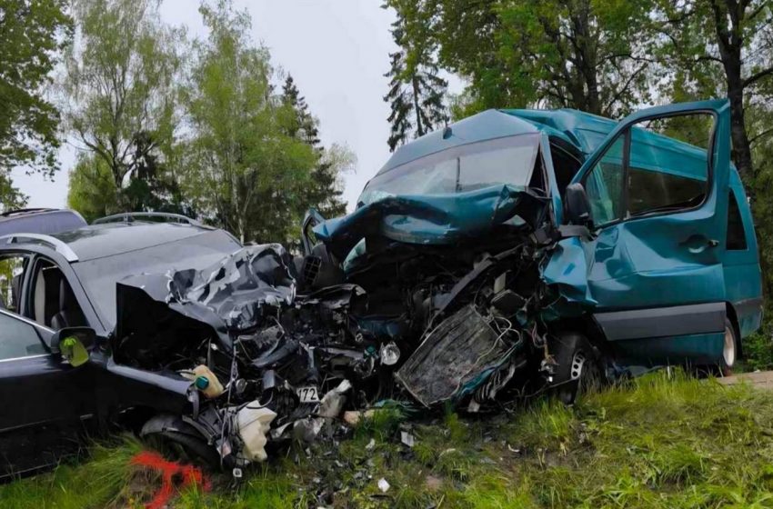Skaudi eismo nelaimė Skapiškyje, Kupiškio rajone: žuvo vairuotojas, dar aštuoni žmonės sužeisti