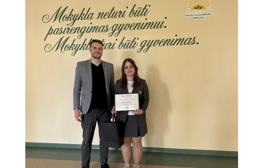 Lauryno Radziukyno fondo įsteigta stipendija – Daugų Vlado Mirono gimnazijos mokinei Mėtai Raudonytei