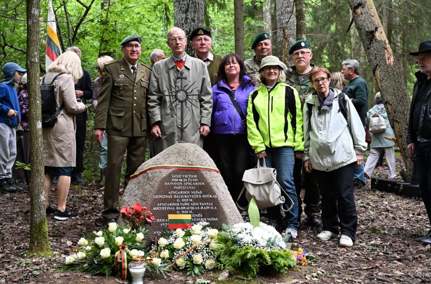 Varėnos rajone pagerbtas partizanų vadas Lionginas Baliukevičius-Dzūkas (foto)