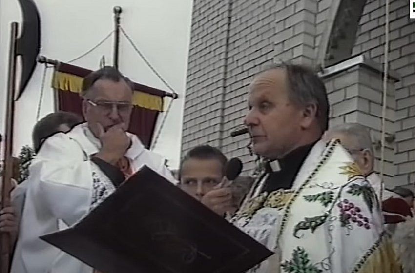 1993 m. Ryliškių Šv. Monikos bažnyčios šventinimas (video)