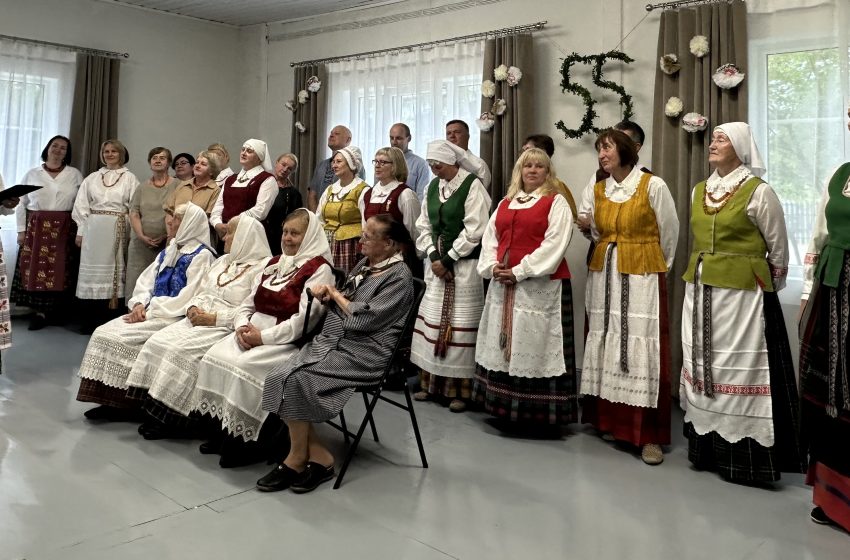Unikalusis Žiūrų folkloro ansamblis surengė skambų penkiasdešimt penkerių metų gyvavimo jubiliejų (foto)
