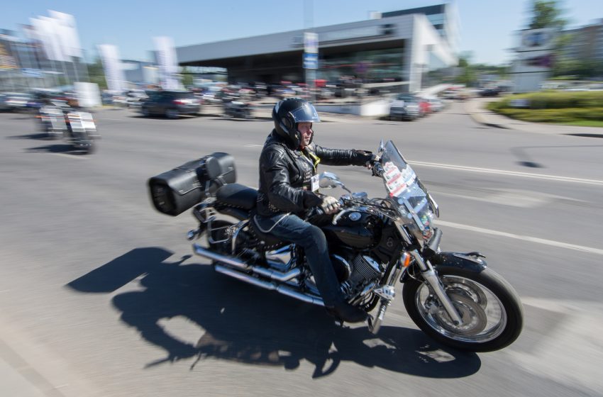 Gatvės ir keliai vėl pilni motociklų: kaip išvengti nelaimių vasarą