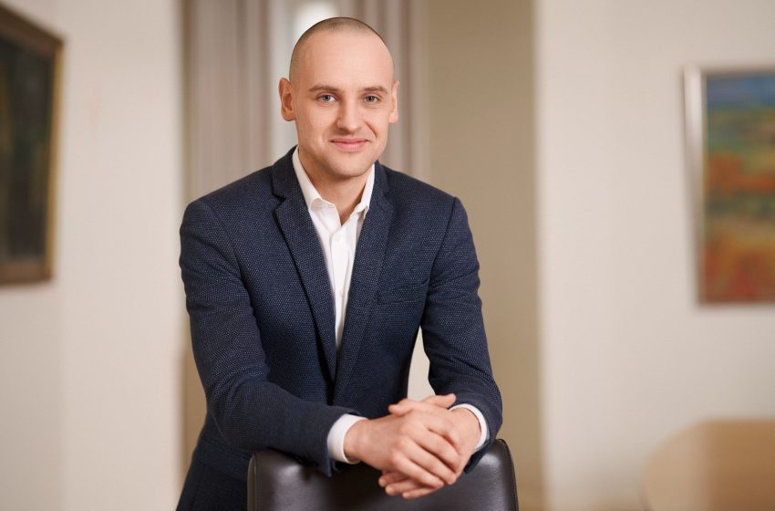 Vaikas gali turėti dvi mamas – po tokio teismo sprendimo advokatas gavo apdovanojimą