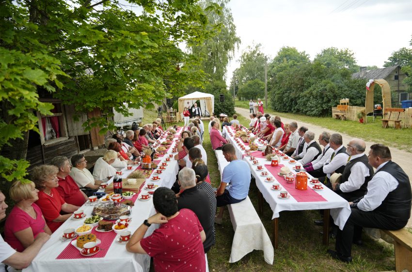Pašnekesiai prie žirniuoto arbatos puodelio Gegutės kaime, Lazdijų rajone (foto+video)