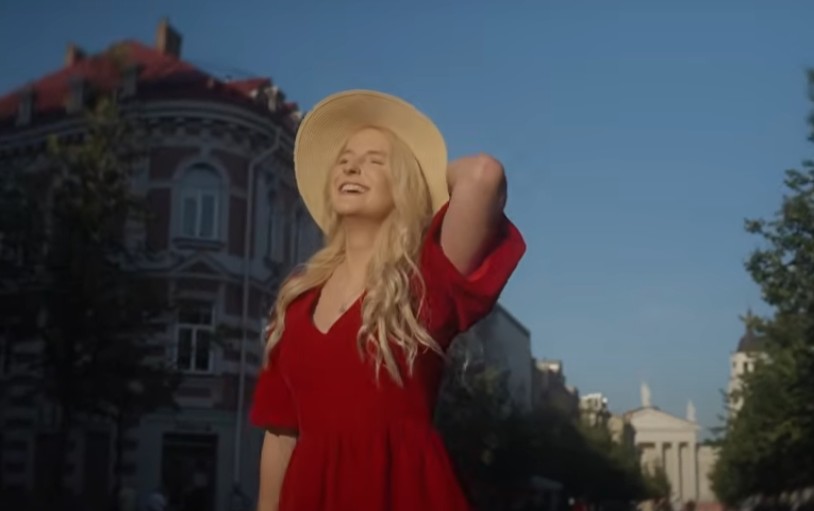 Šalia Radži – išvaizdi mergina: viskas užfiksuota vaizdo įraše (video)
