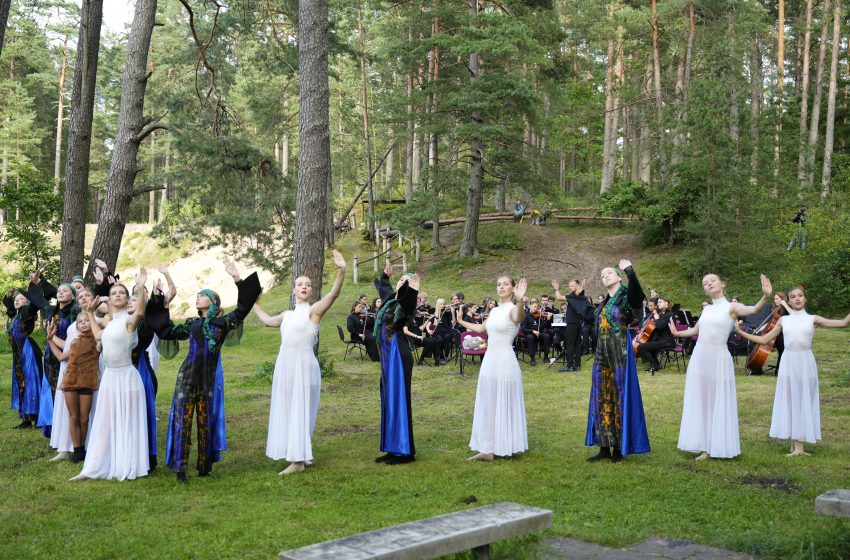  Įspūdinga M. K. Čiurlionio simfoninė poema „Miške” su šokėjomis (video)