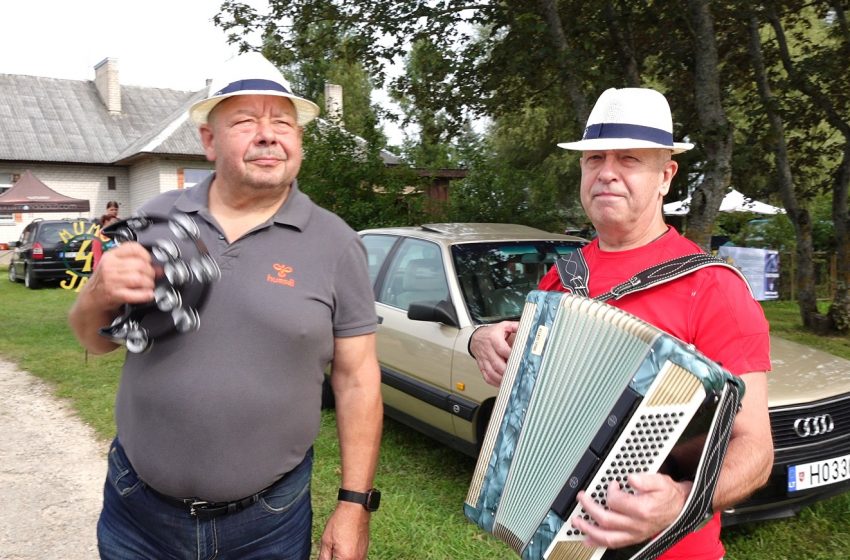  Makniūnų bagažinių turgelio 4 metų gimtadienis su grupe „Vaje” (video)