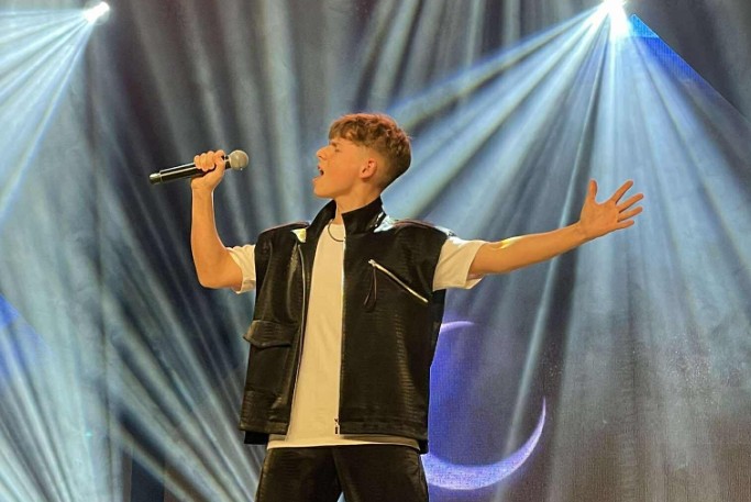  Auksinio mygtuko nugalėtojas Darvinas apie tėčio netektį, muziką ir meilę scenai: „Žinau, kad tėtis manimi didžiuojasi“