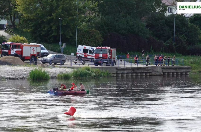  Nemune ties Alytumi apvirtusius baidarininkus gelbėjo ugniagesiai gelbėtojai (video)