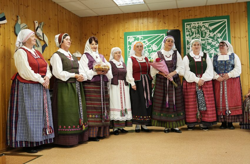  Dubičių ansamblis „Lakštucis” (video)