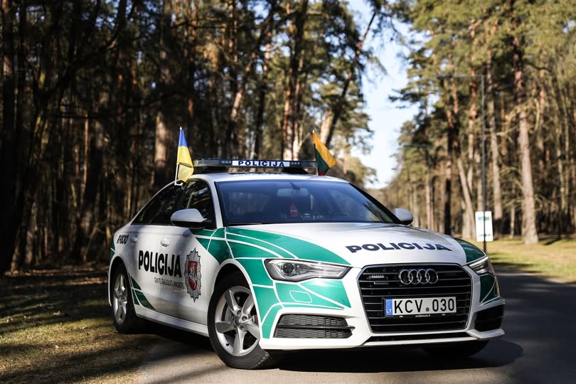  Policijos įvykių suvestinėje – Alytuje apiplėštas „BMW” automobilis