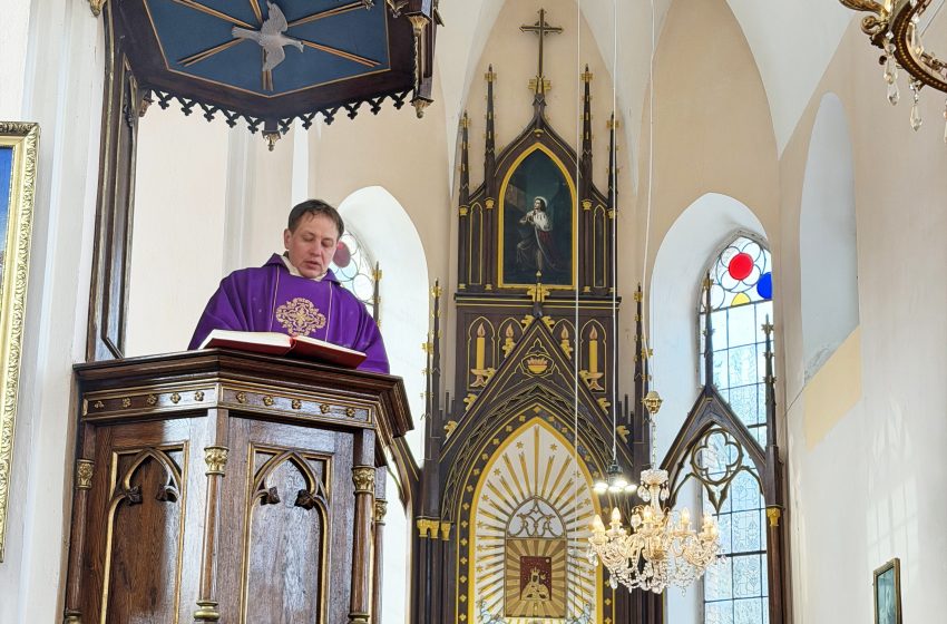  Linksmai apie kaimynus – Nemunaičio parapijos klebonas Marius Talutis (video)