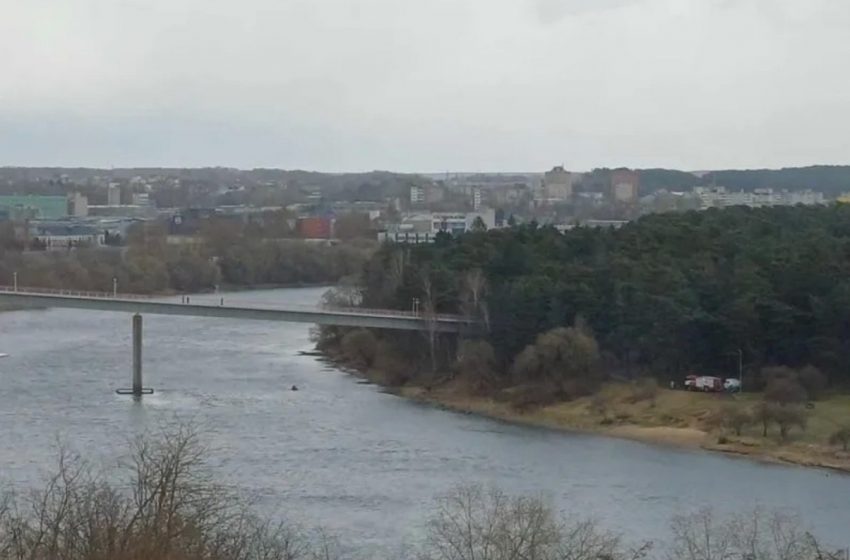  Kaune – tragedija: nuo tilto į Nemuną nušokusio jauno vyro artimieji prašo pagalbos