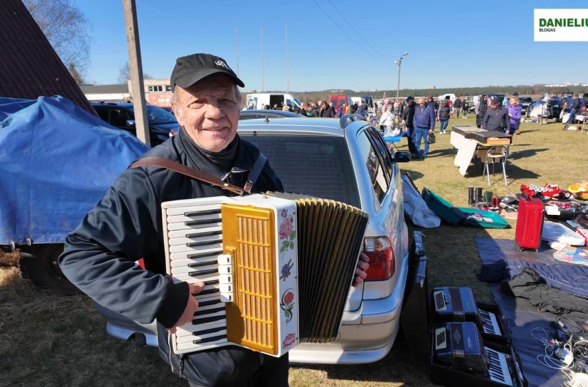  Linksmai turgelyje Petras Aleksandravičius (video)