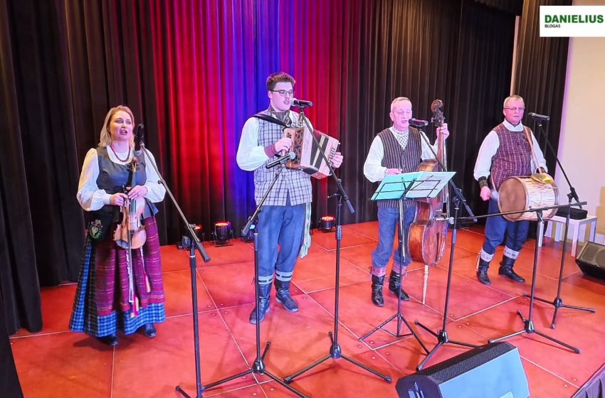  Šokiai Balbieriškyje su Elektrėnų „Runga” (video)