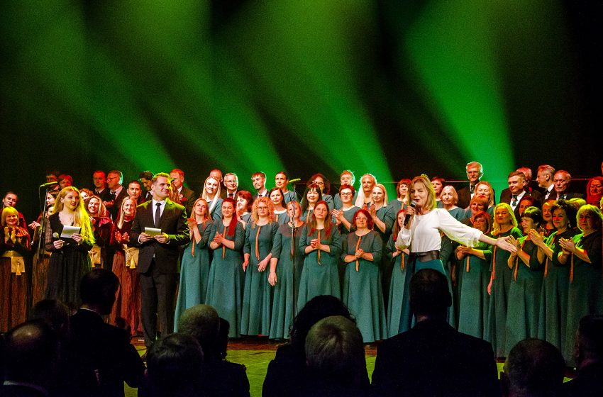  Varėnoje nuaidėjo chorų festivalis „Širdžių kalba“: muzika suvienijo šimtus širdžių (foto)