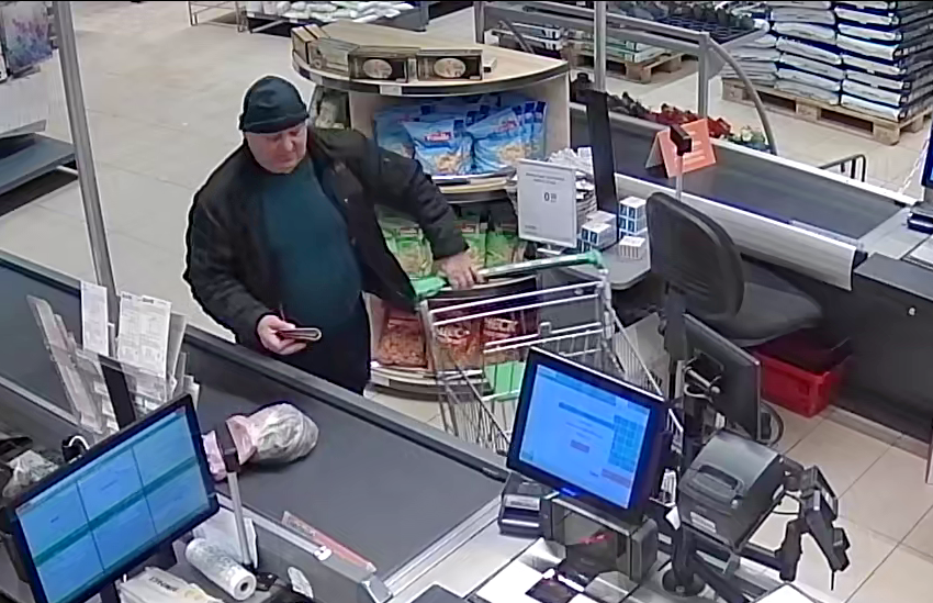  Alytaus policija prašo visuomenės pagalbos: ieškomas vyras dėl smulkios vagystės Santaikos gatvėje