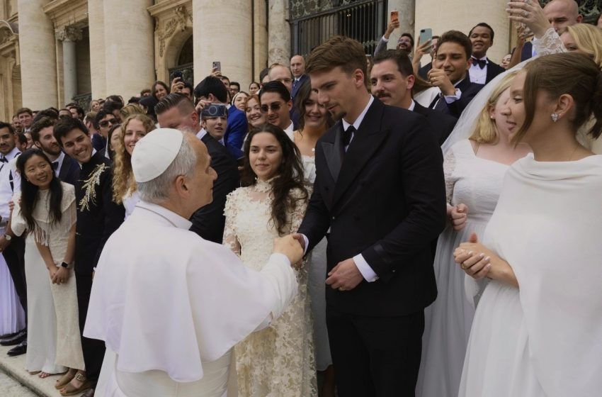  Popiežius palaimino alytiškių Danielės ir Tomo santuoką