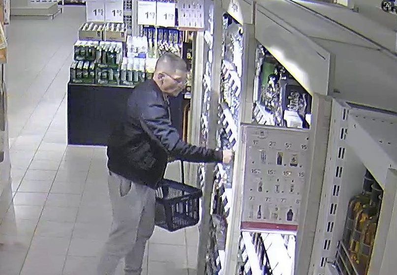  Policija prašo atpažinti vyrą