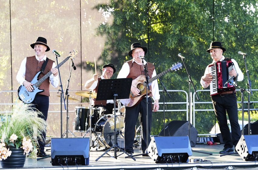  Pivašiūnų kapela „Klėtis” Makniūnuose (video)