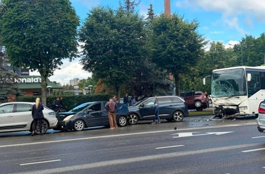  Tragiška masinė avarija Kaune: po susidūrimo su autobusu žuvo 64 metų vairuotojas