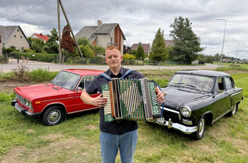 Volga „Gaz-21″ Raseiniuose pas Dainių Maslauską (video)