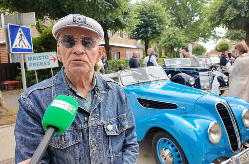  Arūnas Adomaitis su 1939 m. laidos BMW 327 (video)