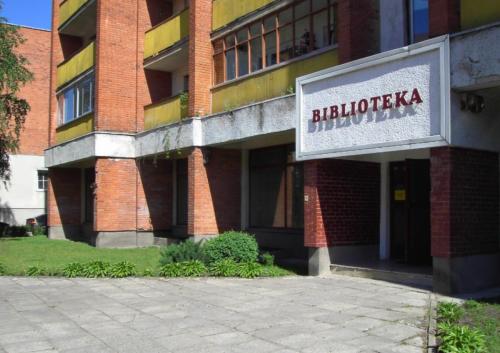 Reiksmingas-ivykis-bibliotekos-istorijoje-–-1980-metais-gautos-naujos-patalpos-Alytaus-miesto-centre-penkiaaukscio-pastato-pirmame-aukste-Ligonines-g.-2